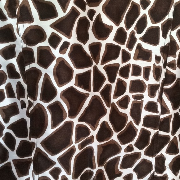 Animal print jacket with 3/4 sleeves. - Picture 4 of 5